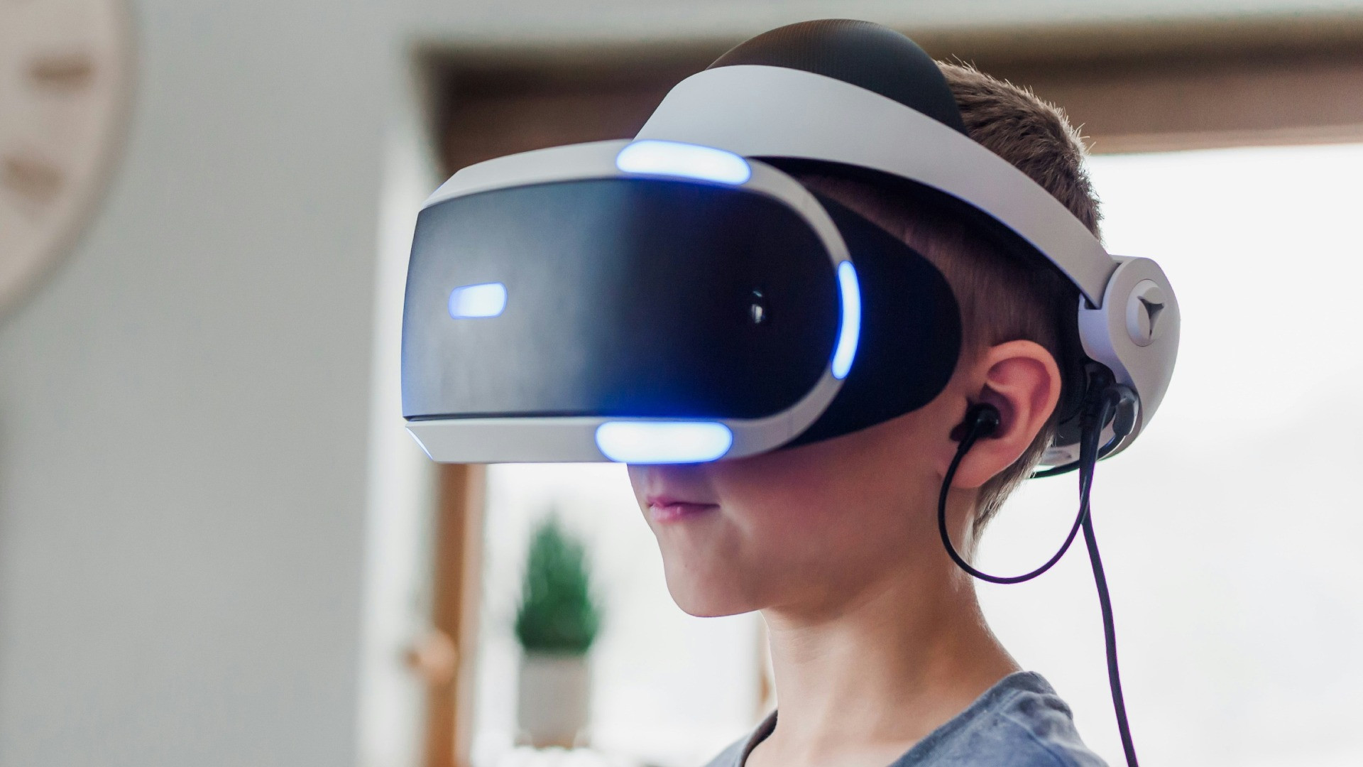 Criança a jogar PS VR