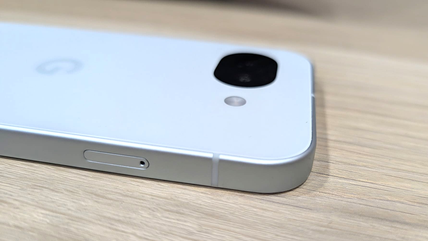 Pixel 10a design dimens&otilde;es